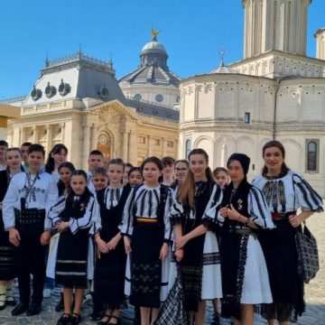 Pui de momârlani de la Uricani, în misiune de prospecțiune culturală la București