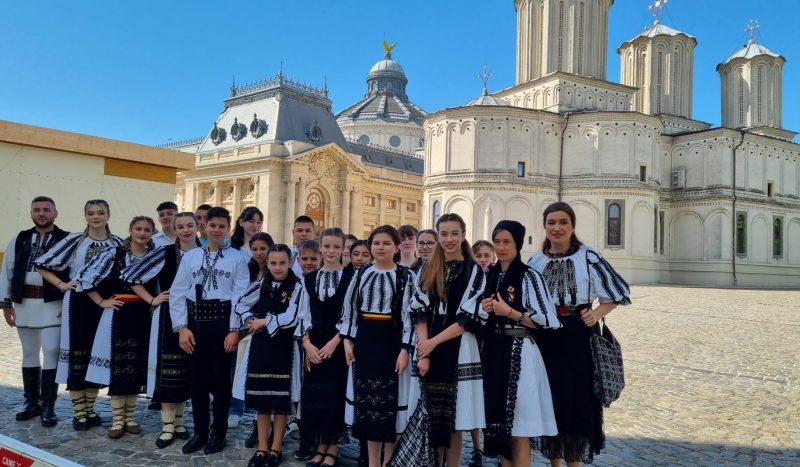 Pui de momârlani de la Uricani, în misiune de prospecțiune culturală la București