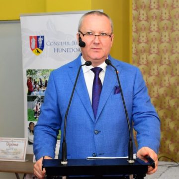 Ziua Limbii Române va fi sărbătorită cu scriitorii hunedoreni la Biblioteca județeană „Ovid Densușianu” din Deva