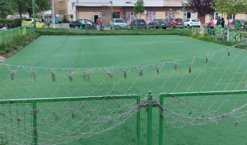 La Vulcan se construiește încă un teren de sport cu gazon sintetic, în Parcul Octogon