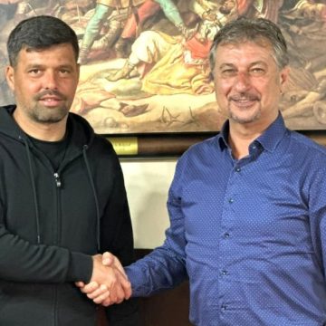 Antrenorul Florin Maxim rămâne la Corvinul Hunedoara pentru următorii trei ani