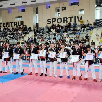 Sportivii lui Florin Mârza se întorc cu tolba plină de medalii de la Campionatul Național de Full Kempo