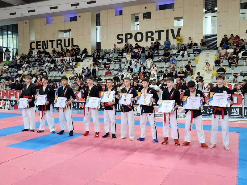Sportivii lui Florin Mârza se întorc cu tolba plină de medalii de la Campionatul Național de Full Kempo