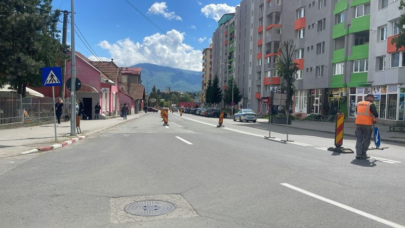 Asfaltări pe mai multe tronsoane rutiere din Petroșani