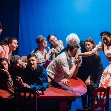 Spectacol de dansuri populare maghiare, într-o epopee comică după Petöfi Sándor, pe scena teatrului din Petroșani