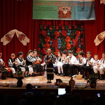 Din ”Lada de zestre uricăneană” au fost scoși la lumină copii talentați și oameni destoinici din Ținutul Momârlanilor