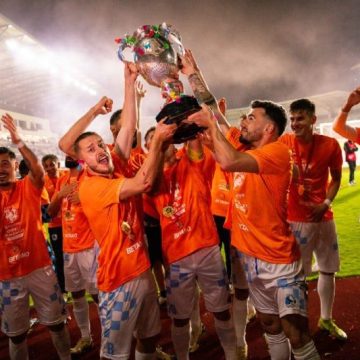 ”Cupa României” la fotbal este expusă în aceste zile la Hunedoara