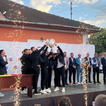 Cupa României a ajuns la Consiliul județean Hunedoara