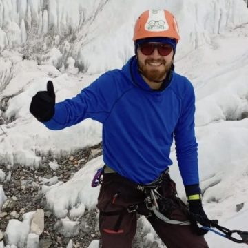 Alpinistul din Petroșani Adrian Ahrițculesei a ajuns pe Everest !