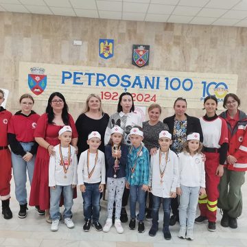 Concursul de Prim Ajutor ,,Micii Sanitari” de la Petroșani și-a desemnat câștigătorii
