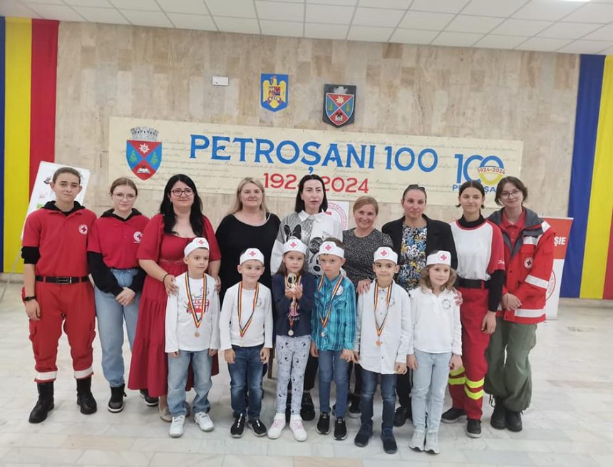 Concursul de Prim Ajutor ,,Micii Sanitari” de la Petroșani și-a desemnat câștigătorii