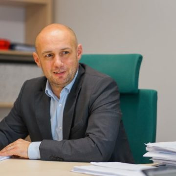 ADR Vest anunță semnarea primelor contracte cu IMM-urile din județul Huneodara pe Programul pentru Traziție Justă