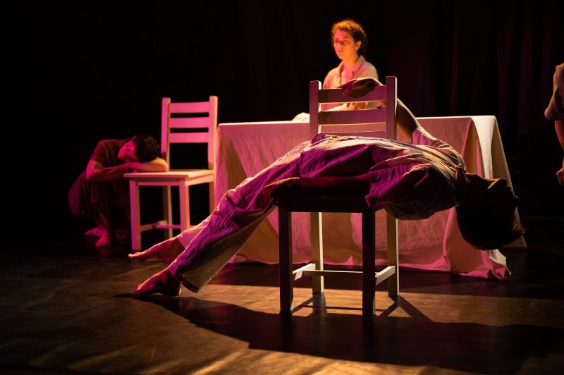 Actori din Bulgaria prezintă la Petroșani un inedit spectacol de teatru-dans