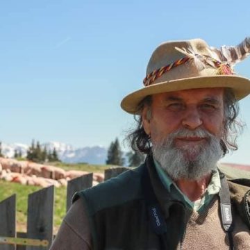 Scriitorul Ioan Dan Bălan va fi omagiat la Petrila în prima ediție a unui festival cultural care-i poartă numele