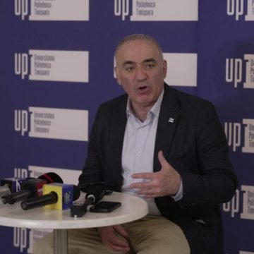 Sute de oameni au participat la „Dialogul public cu Garry Kasparov – Provocările Lumii Moderne”, organizat de UPT
