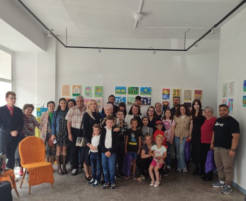 Premii pentru laureații concursului de desen ”Lupul de argint” de la Lupeni
