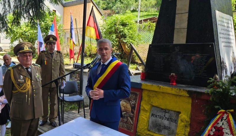 Onor Eroilor neamului românesc în comunitatea Petroșaniului