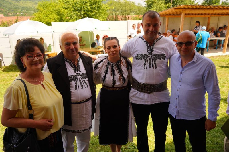 Nedeia Paroșeană de Rusalii, piatră de temelie a tradițiilor strămoșești păstrate cu sfințenie în Ținutul Momârlanilor