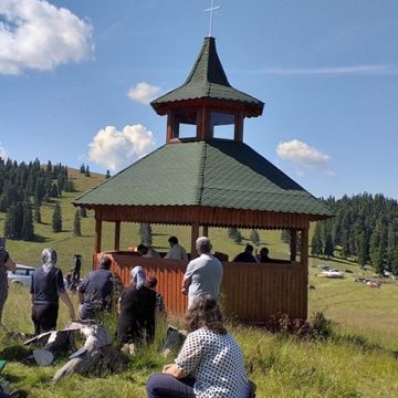 Tabără pentru fete la Schitul ”Sfântul Ilie” din Poiana Muierii