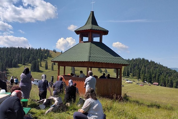 Tabără pentru fete la Schitul ”Sfântul Ilie” din Poiana Muierii