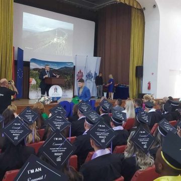 La Universitatea din Petroșani s-a cântat ”Gaudeamus igitur!” și pentru absolvenții promoției 2024 de la Facultatea de Științe
