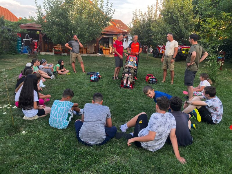 Tehnici de salvare montană prezentate de Salvamont Hunedoara în „Tabăra Junior Ranger”