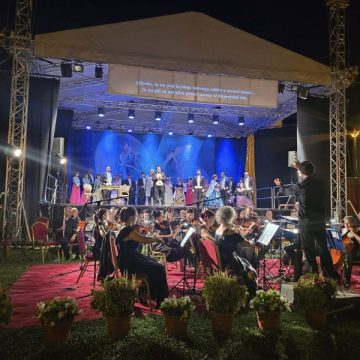 Festivalul „Opera Nights 2024” a debutat la Brad cu un spectacol de excepție în fața unui public entuziast
