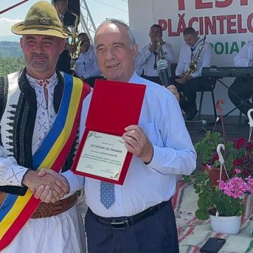 Distincție de onoare pentru președintele CJH, la cea mai mare nedeie din Ținutul Pădurenilor