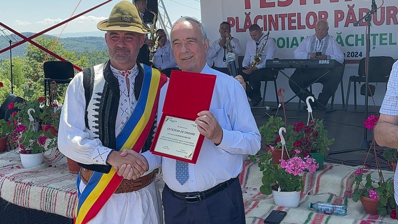Distincție de onoare pentru președintele CJH, la cea mai mare nedeie din Ținutul Pădurenilor