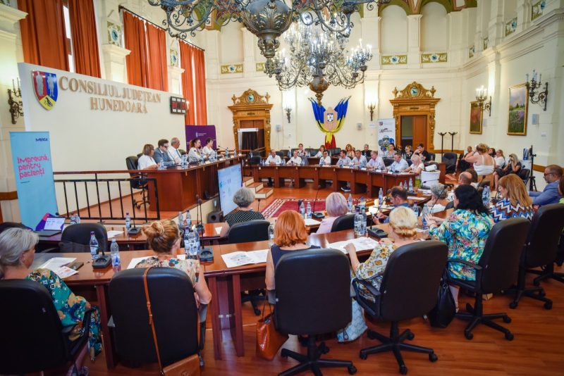Consiliul Județean Hunedoara, gazdă a mesei rotunde cu tema „Sănătatea femeii – împreună pentru sănătate și natalitate”