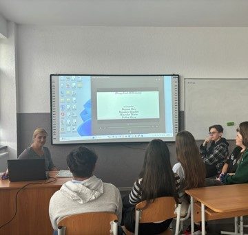 Elevi de la Liceul Tehnologic ”Retezat” Uricani, calificați la etapa națională a concursului antidrog „Împreună”