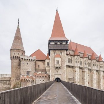 Aproape 300 de milioane de euro, bani europeni, atrași în Regiunea Vest:  100 de proiecte contractate în cadrul noului Program Regional Vest!