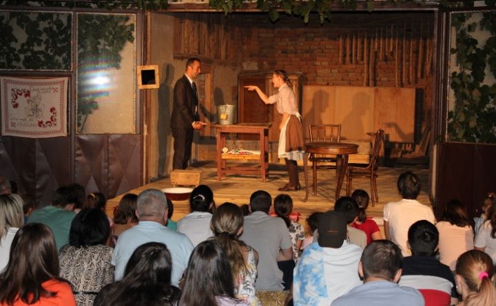 Patru comune hunedorene vor găzdui săptămâna aceasta proiectul de teatru profesionist Cultură’n Șură