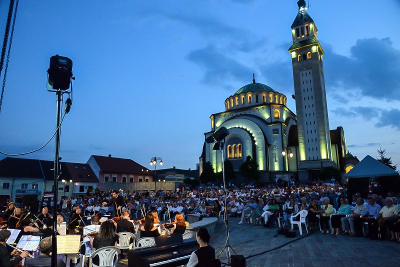 ”My Fair Lady”, spectacol prezentat în premieră la „Opera Nights” în Piața Victoriei din Orăștie