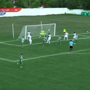 Derby-ul fotbalistic al Văii Jiului a fost câștigat de CSM Jiul Petroșani