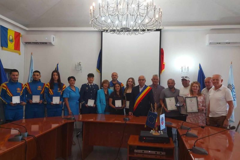 Tineri vulcăneni cu activitate sub semnul excelenței, distinși cu titlul de cetățean de onoare al municipiului Vulcan