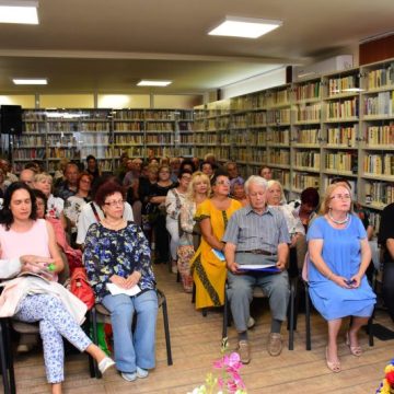 Versuri și cuvinte frumoase dedicate „Zilei Limbii Române” de scriitorii hunedoreni