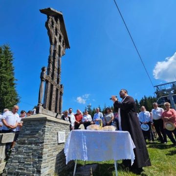 Sărbătoare de suflet a comunității din Petroșani, de Sf. Maria, în munții Parâng