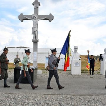 Ceremonii emoționante la Memorialul Eroilor de la Pasul Vâlcan, în cea de-a IX-a ediție a ceremonialului „Prin Război spre Marea Unire”