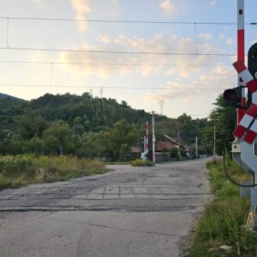Lucrări de reabilitare a trecerii la nivel cu calea ferată la Vulcan