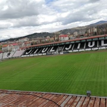 staduion jiul Primarul Petroșaniului confirmă: stadionul Jiul este singurul din județ pregătit pentru a găzdui meciuri de fotbal de Divizia A