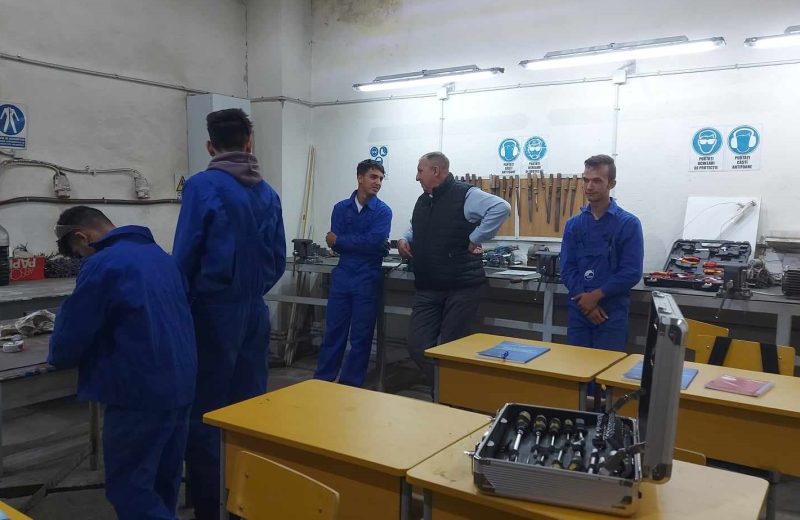 A început un nou an educațional și la școala de ucenici de la Apa Serv