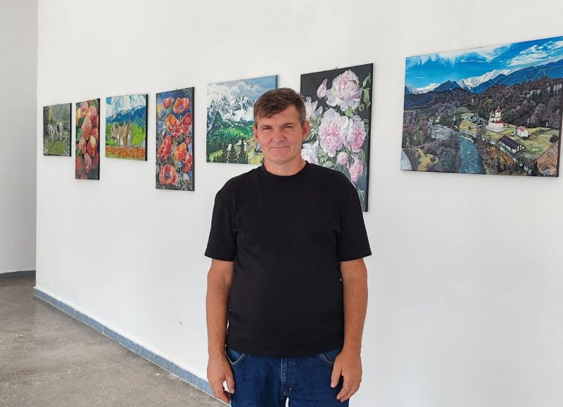”Stropi de rouă” dăruiți iubitorilor de artă din Lupeni de pictorul Ioan Frătuțiu