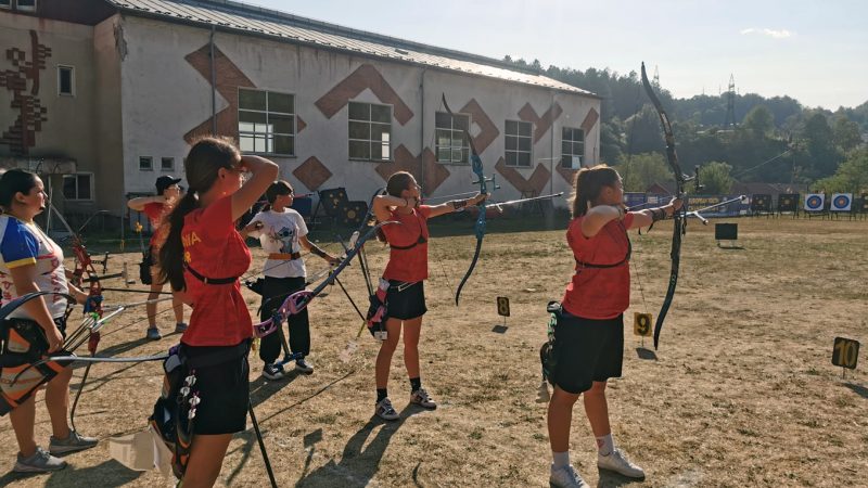 Baza ”Anena” din Aninoasa a găzduit Campionatul Național Outdoor la tir cu arcul, rezervat categoriilor de seniori, U21 şi Master