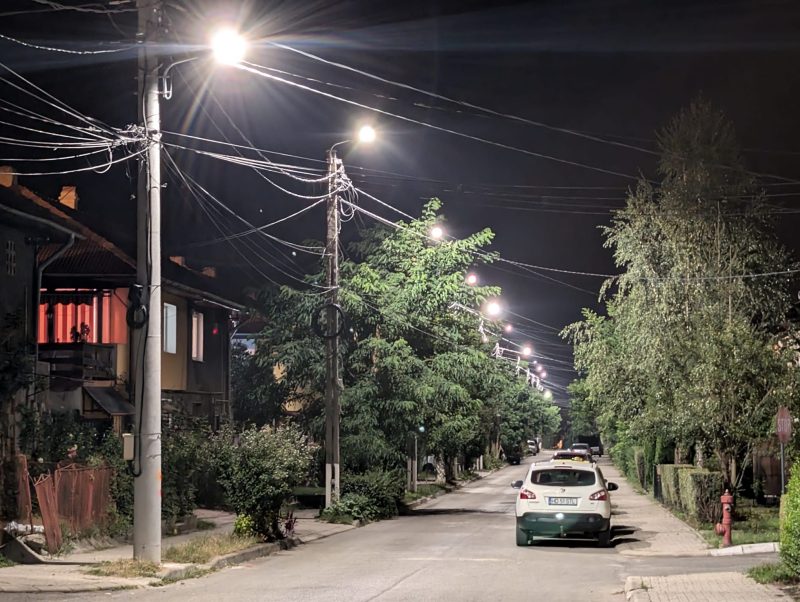 Mai multă lumină, pe timp de noapte, pe străzile din Petroșani