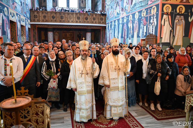 Mănăstirea de pe Valea Ungurului a fost târnosită cu hramurile „Sfinții Apostoli Petru și Pavel” și „Sfântul Ierarh Iosif cel Nou de la Partoș, mitropolitul Banatului”