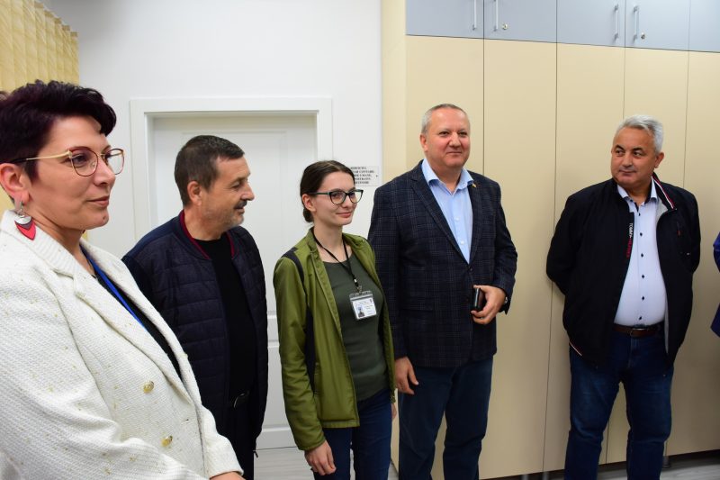 Complet modernizat cu fonduri alocate de Consiliul Județean Hunedoara, Centrul Biblionet din cadrul Bibliotecii Județene „Ovid Densusianu” Hunedoara – Deva și-a redeschis porțile