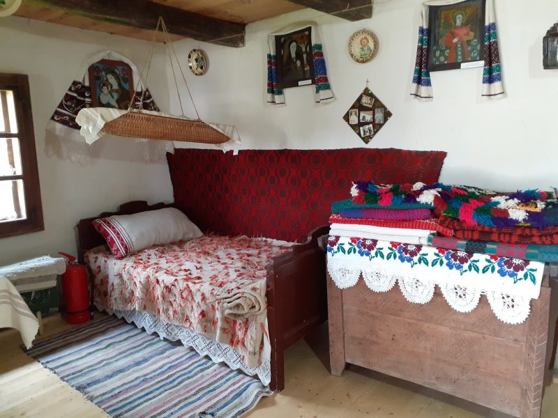 „Omagiu satului zărăndean” la Expoziția de Istorie Locală și Etnografie din Brad