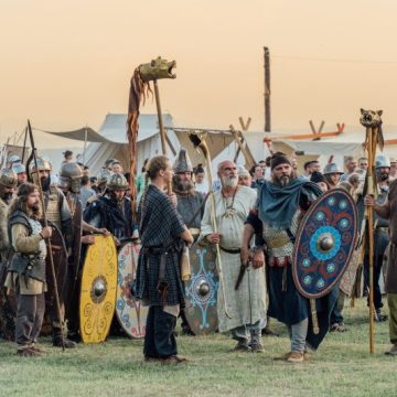 Dac Fest a ajuns o stare de spirit, un festival internațional în care trecutul se împletește cu prezentul în Terra Dacica Aeterna la Festivalul „Dac Fest – Sub semnul lupului”