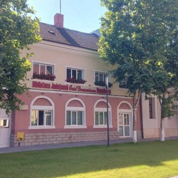 Biblioteca județeană „Ovid Densușianu” aduce teatru, balet, muzică, robotică și carte în „Noaptea Bibliotecilor” de la Deva